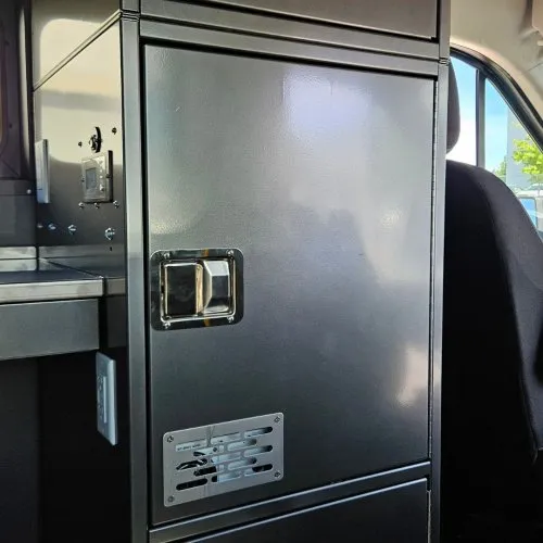 4 Reasons To Use Aluminum For Manufacturing Vehicle Storage Cabinets