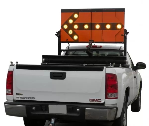 D&R ERT306014KHT-FL TC-12 arrowboard kit raised behind the cab of a white GMC Sierra, left arrow lit