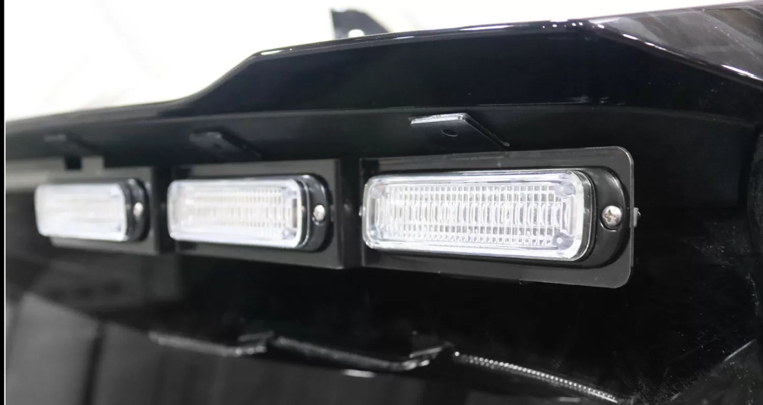 D&R GT2FTL-PIC-EXP20 exterior lightbar close-up, three clear-lens LED modules along the rear spoiler edge